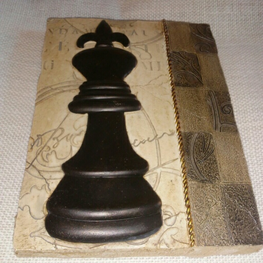Queen Wall decor